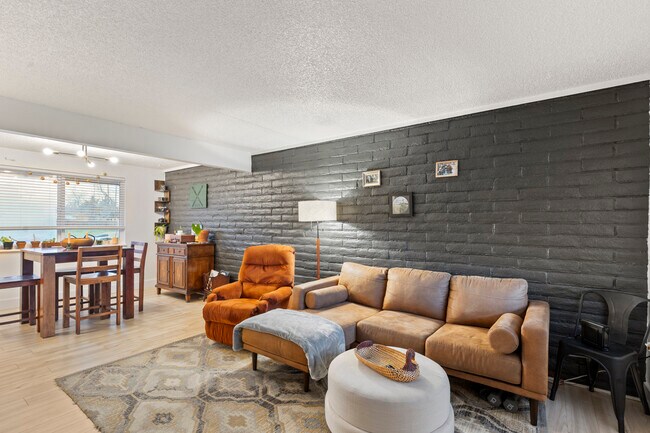 Building Photo - 1723 Robb St