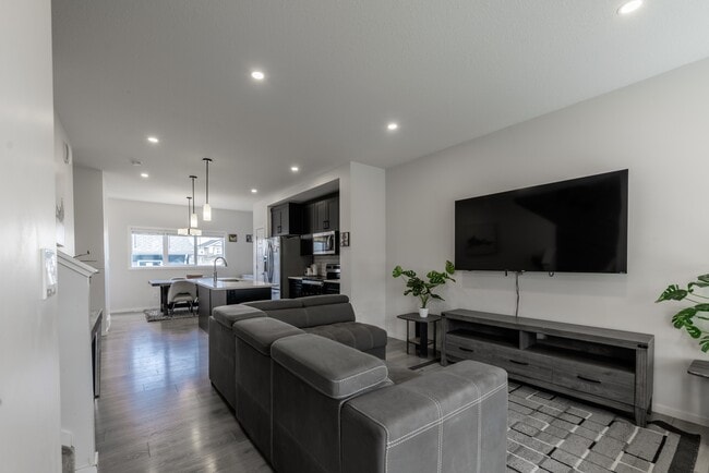 Building Photo - 7628 Mapleford Blvd