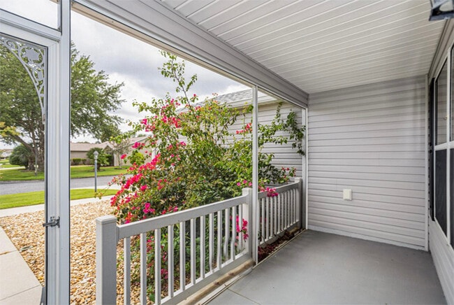 Front screened-in veranda - 1631 Blossom Ter