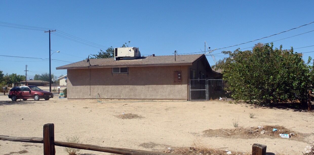 Foto del edificio - 15870 Calgo Ln