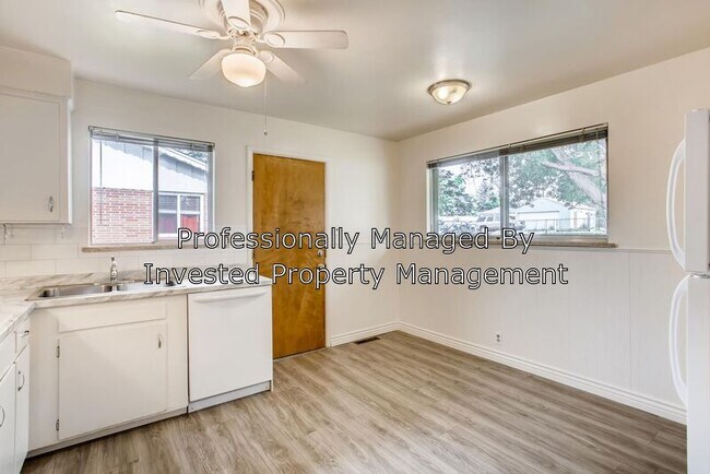 Building Photo - 1314 W Crestline Ave