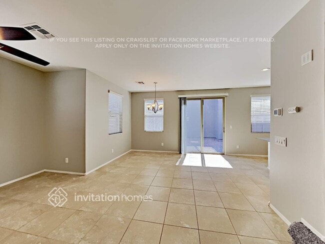 Building Photo - 225 N Sandal