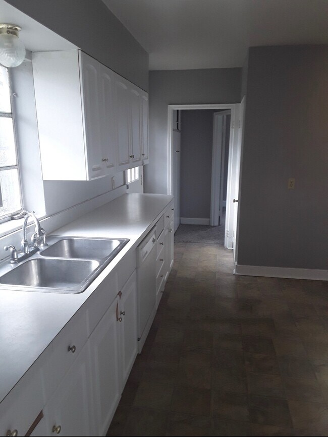 Building Photo - 302 N Bonner Ave