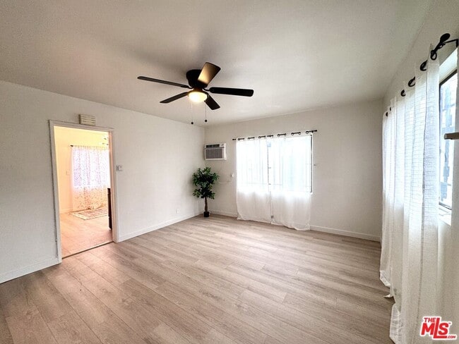 Foto del edificio - 1540 W 60th St