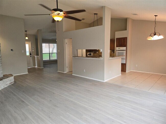 Foto del edificio - 1604 Kimmerling Ln