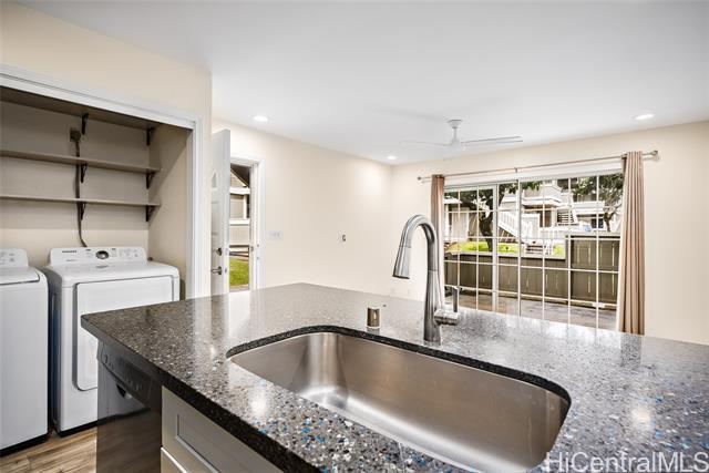 Foto del edificio - 94-1404-1404 Polani St
