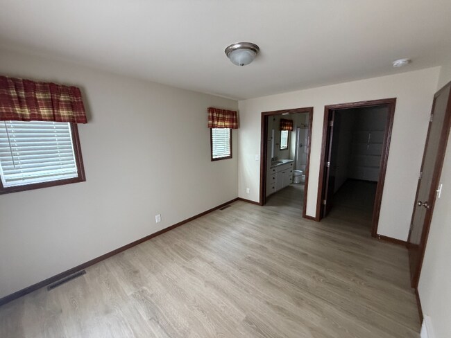 Foto del edificio - 706 E 2nd St