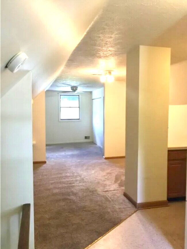 Unidad de estudio grande - 276 Merriman Rd