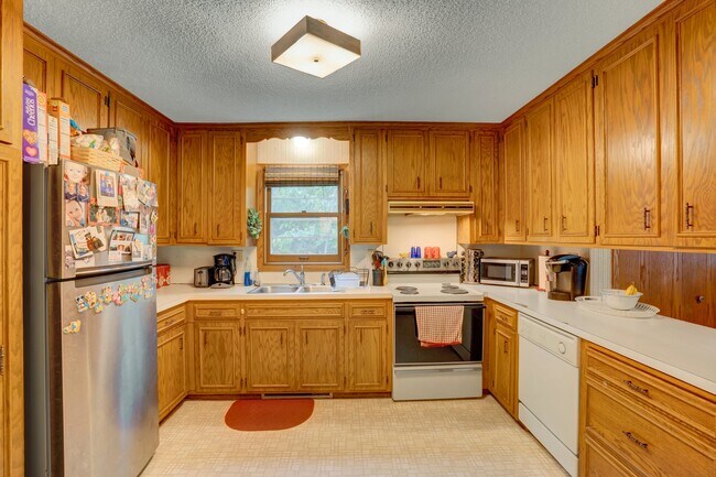 Kitchen - 2117 Knapp Street
