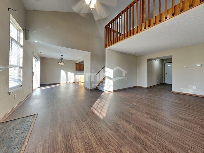 Building Photo - 6044 Draycott Drive