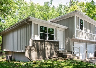 Building Photo - 1512 E Leona St