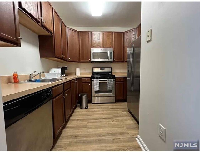 Building Photo - 435 Van Houten Ave