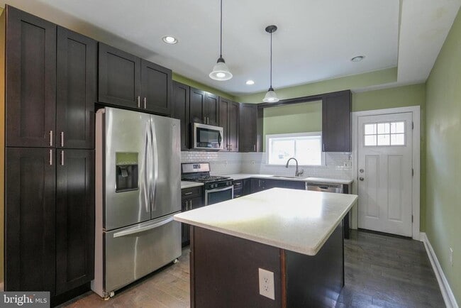 Foto del edificio - 2633 Tasker St