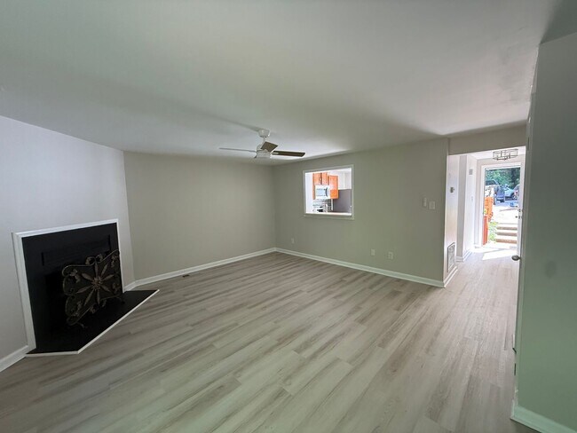 Foto del edificio - Beautiful Townhome in Prime Raleigh Location