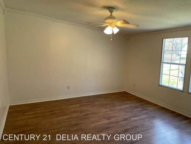 Foto del edificio - 3 br, 2 bath House - 137 Fairlane Rd.