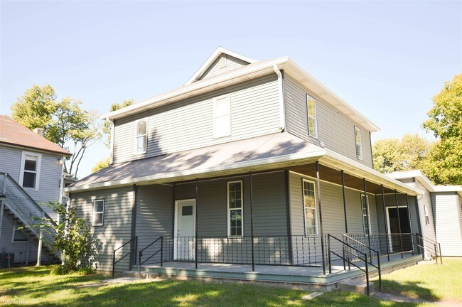 Building Photo - 1452 Woodlawn Ave