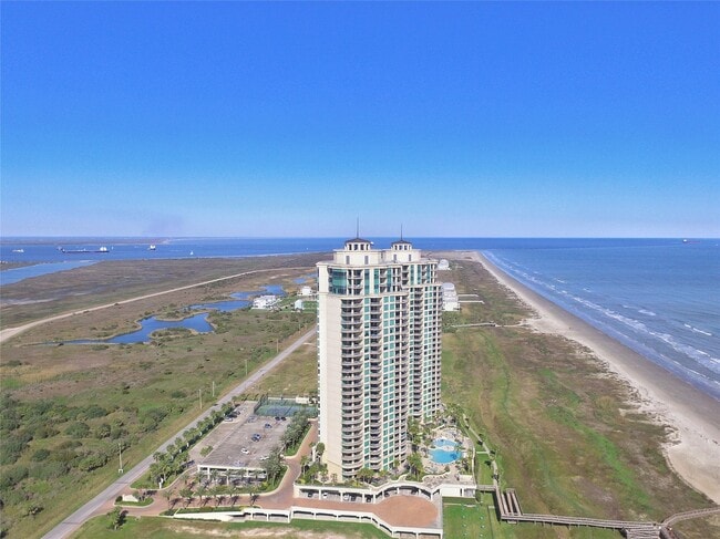 Building Photo - 801 E Beach Dr