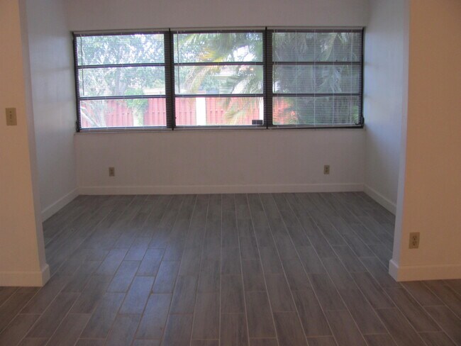 Building Photo - 4575 Lucerne Lakes Blvd W