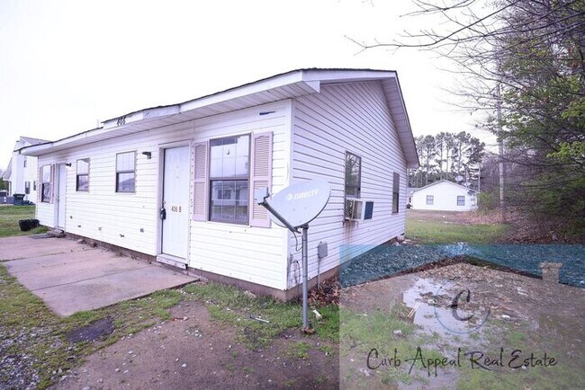 Foto del edificio - First month move in special $450!! 1 bed / 1 bath apartment in Bono - $600 - HUD accepted!!