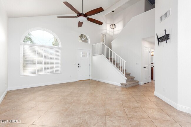 Building Photo - 7217 CREST Ln