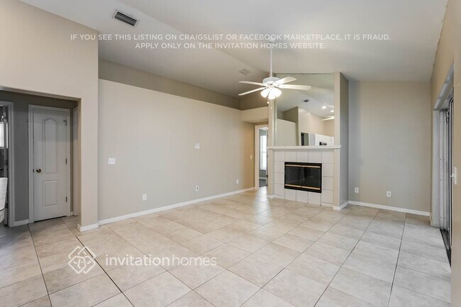 Foto del edificio - 2223 Towering Oaks Cir