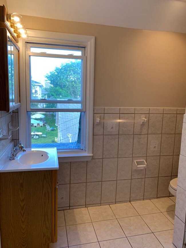 Bathroom - 1402 Grand Ave.
