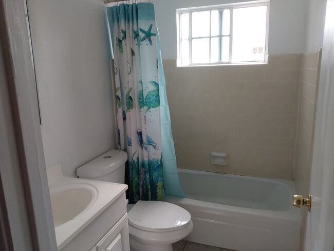 Foto del edificio - 3720 E Clay Ave