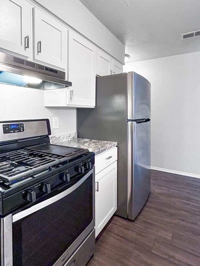 Foto del edificio - Convenient South SA Location—3BR with W/D Included