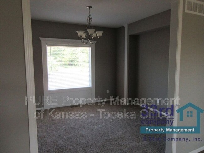 Building Photo - 9548 Roundtree St