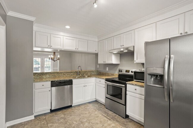 Foto del edificio - Spacious 2BR Condo in Simpsonville