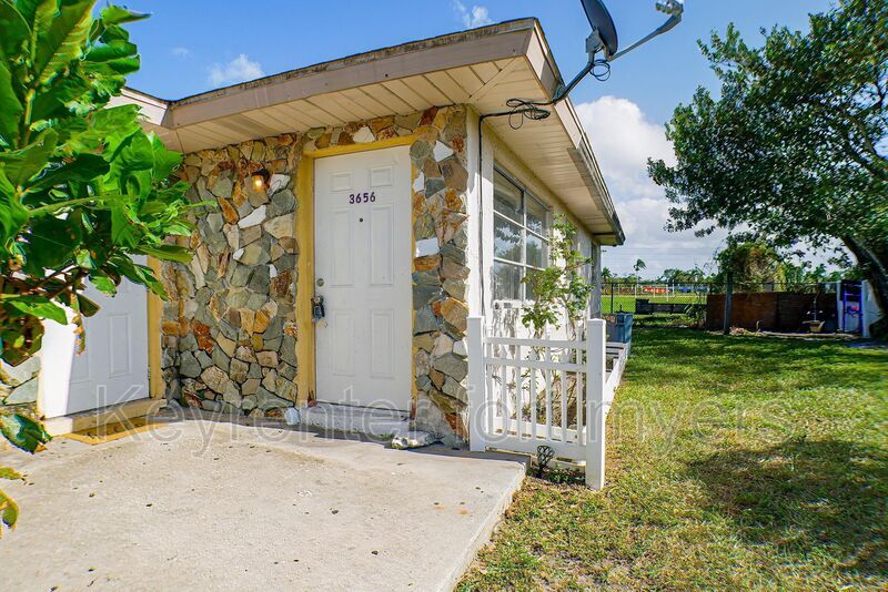 3656 Seminole Ave, Fort Myers, FL 33916 House Rental in Fort Myers