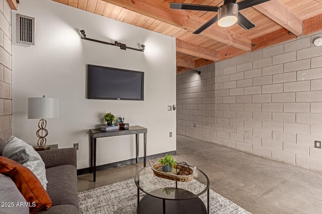 Foto del edificio - 727 E Portland St