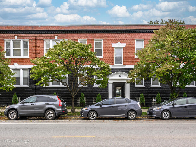 Building Photo - 5319 N Damen Ave