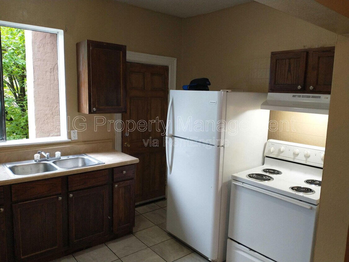 Primary Photo - 431 W G St