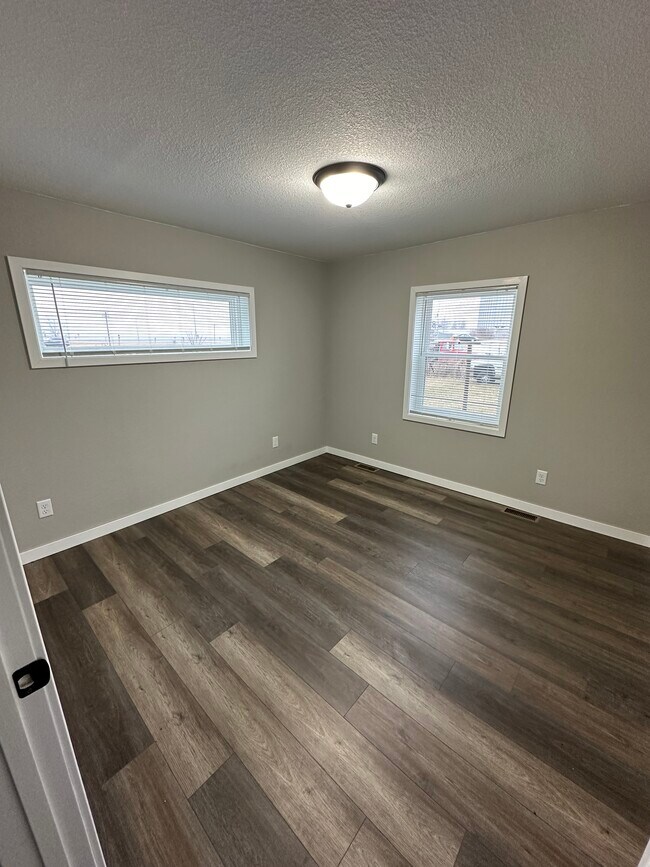 Dormitorio 1 - 509 West 1st Street