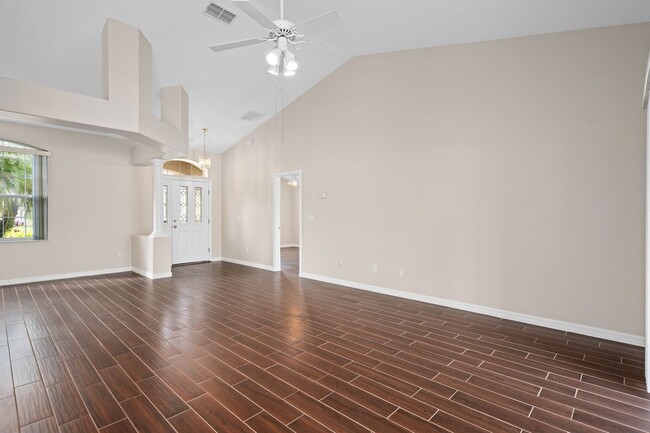 Building Photo - 1056 Princeton Dr