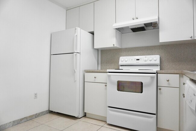 Building Photo - 1250 NE 125th St