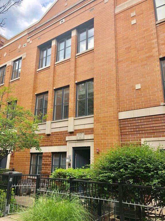 Entrance - 1117 W Monroe St
