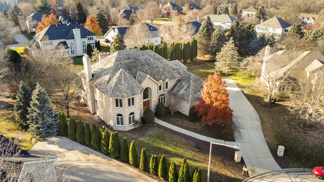 Building Photo - 8S210 Stonehedge Dr