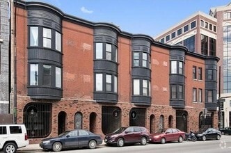 Building Photo - 2950 N Halsted St