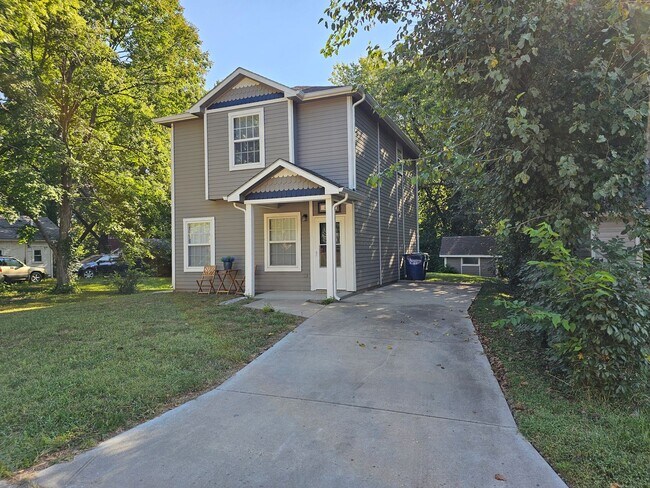 Foto del edificio - 2 bedroom 2 bathroom house