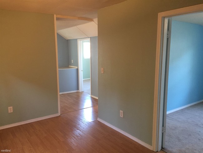 Foto del edificio - 3 br, 1 bath House - 8540 S 116th St