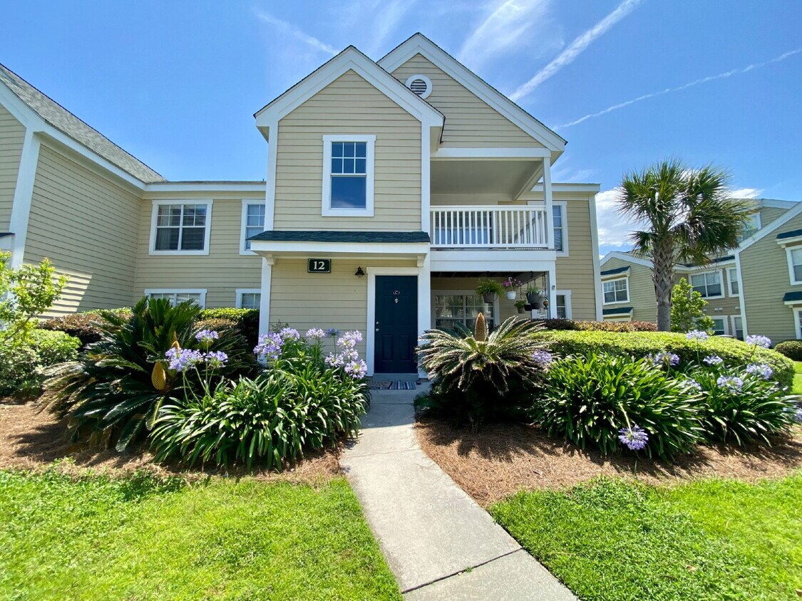 Primary Photo - Modern & Completely Renovated Condo in the...