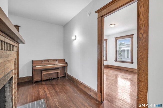 Building Photo - 66 Brownell St