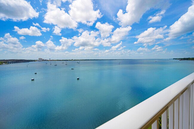 Foto del edificio - 500 Sail Ln