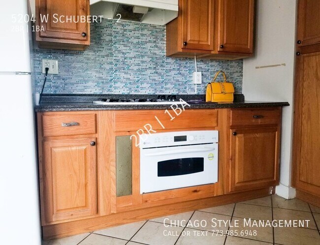 Foto del edificio - Condo wFREE HEAT in Belmont Cragin! In-uni...