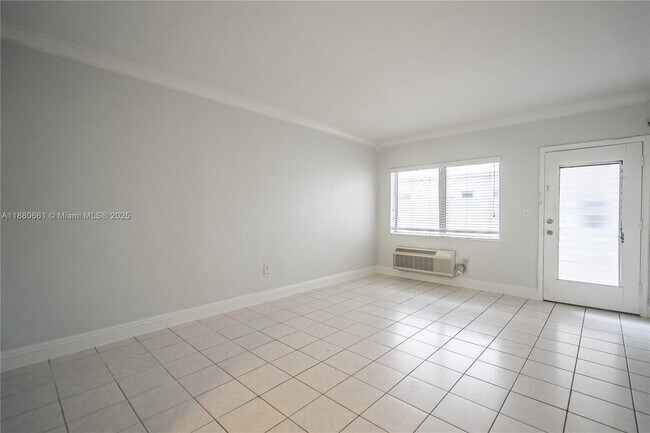 Building Photo - 7640 Carlyle Ave