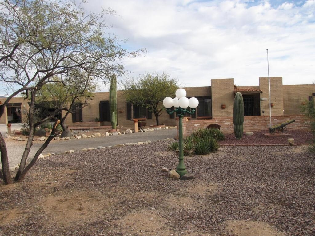 Primary Photo - 3640 N Bear Canyon