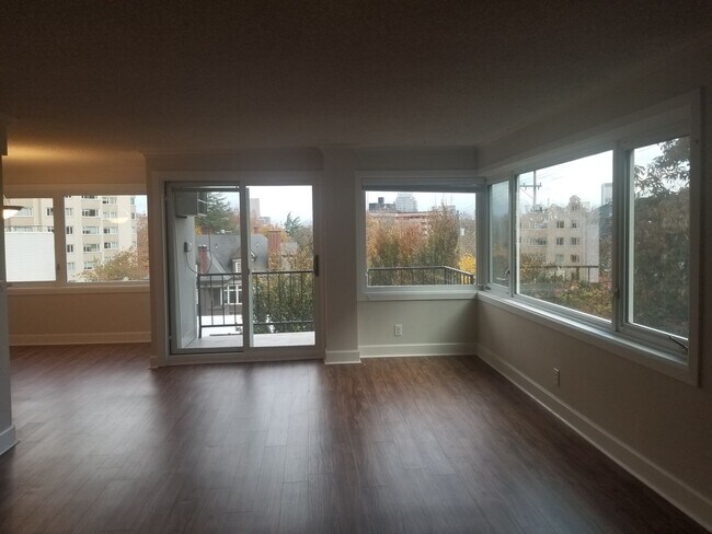 Foto del edificio - PARK PLACE 2 BEDROOM, 2 BATH CONDO - 1137 SQ. FT!