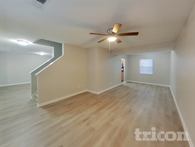Foto del edificio - 131 Quiet Grove Dr